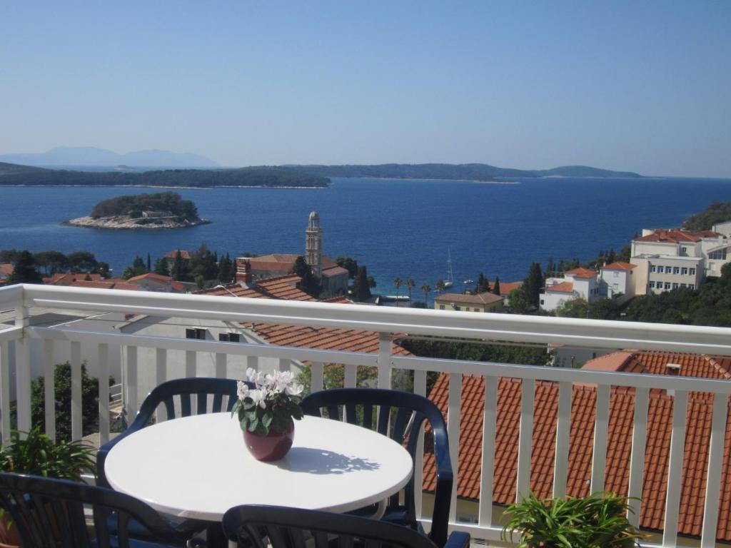 Apartments Kresic Hvar Town Room photo